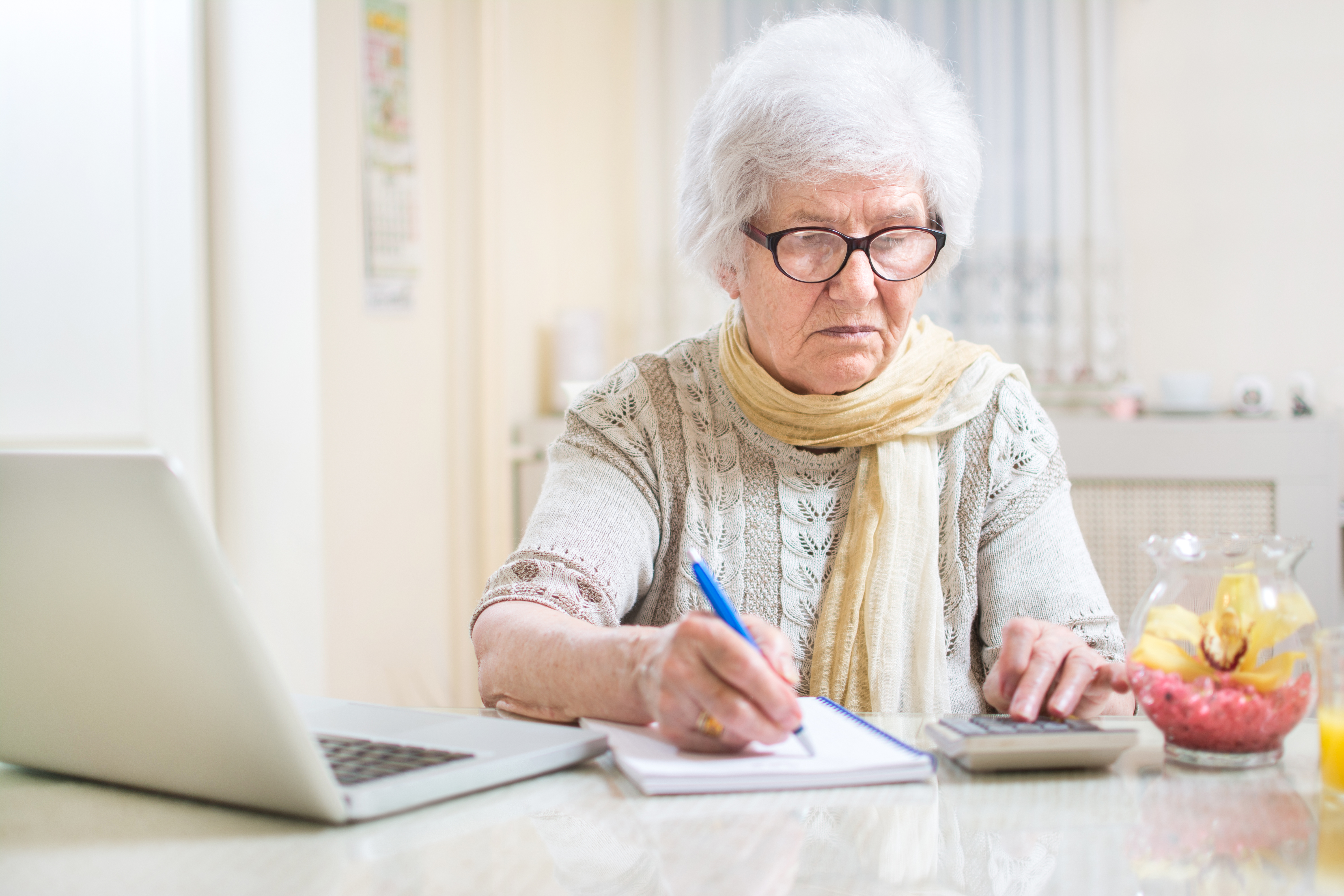 Jak obniżenie wieku emerytalnego wpływa na wysokość emerytur kobiet?