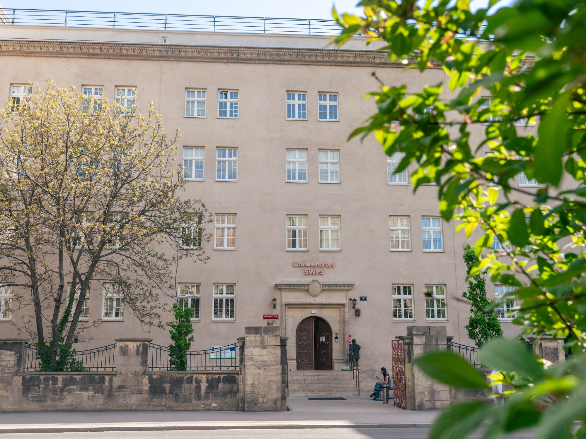 Parapetówka w nowej siedzibie Uniwersytetu SWPS w Krakowie. Uczelnia zaprasza na wystawy, silent disco i turniej esportowy