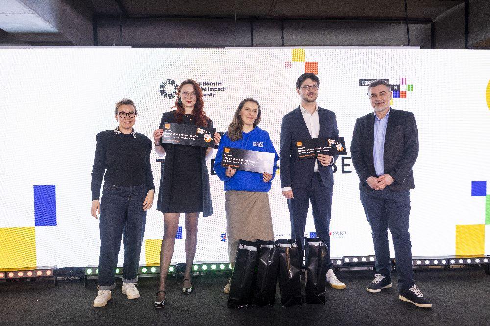 Nagrodzeni na scenie: Hustro, Elechos, Planet Heroes. Nagrody ufundowali partnerzy wydarzenia, m.in. Orange Polska, zdj. Concordia Design Wrocław