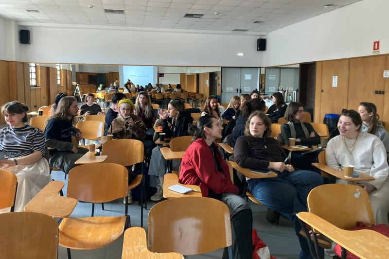 Studenci i studentki z USWPS i UAEGEAN współpracują podczas seminarium wyjazdowego na Rodos w Grecji
