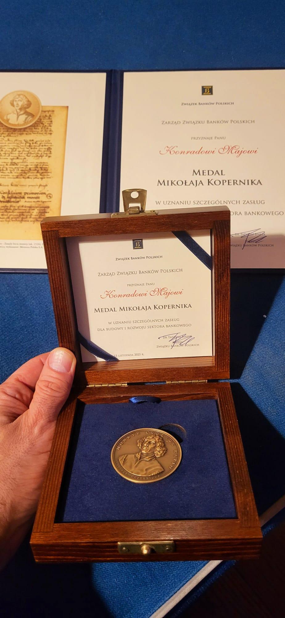 Medal Mikołaja Kopernika dla dr. Maja