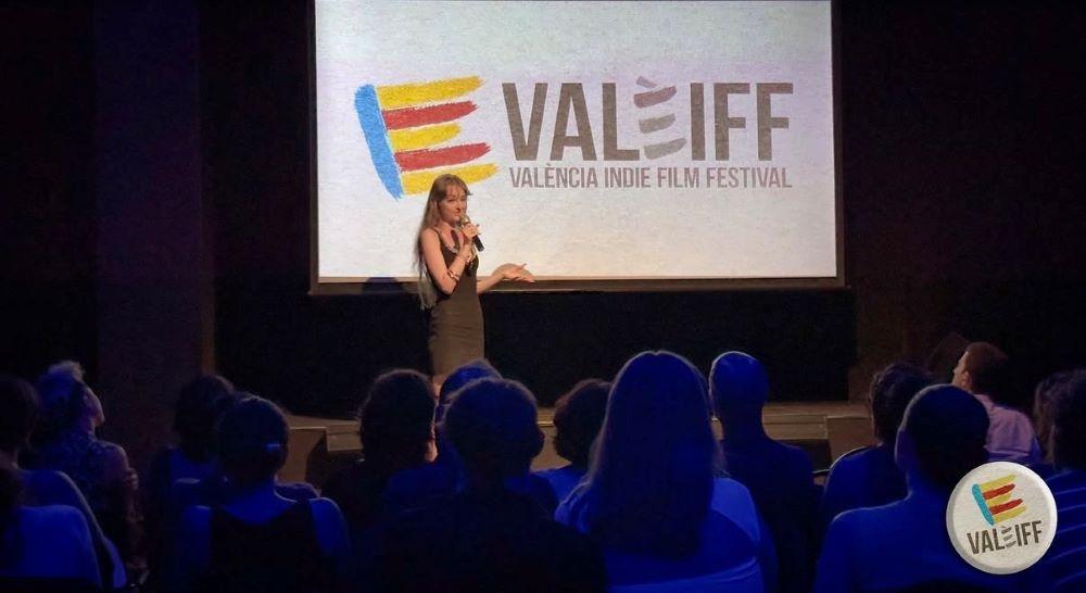 Karolina Krzyżaniak prezentuje swój film na València Indie Film Festival